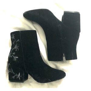 Kenneth Cole Renna velvet booties size 6.5